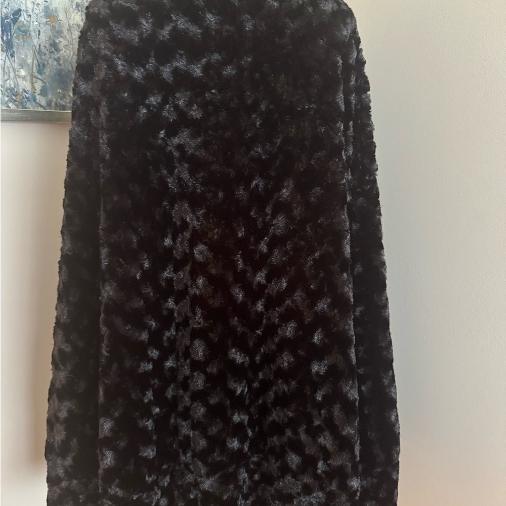 Jessica Black Faux Fur Cape - Picture 4 of 8